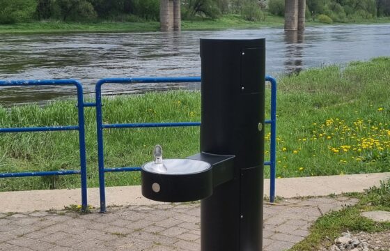 Bendrovė „Dzūkijos vandenys“ prieplaukoje įrengė naują geriamojo vandens fontanėlį